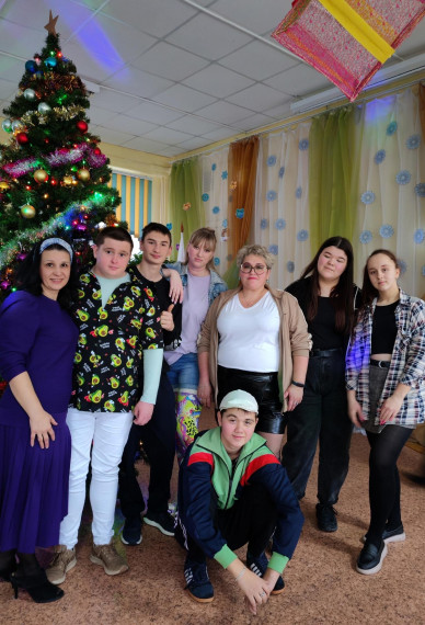 Новогодняя дискотека в стиле 90-х.