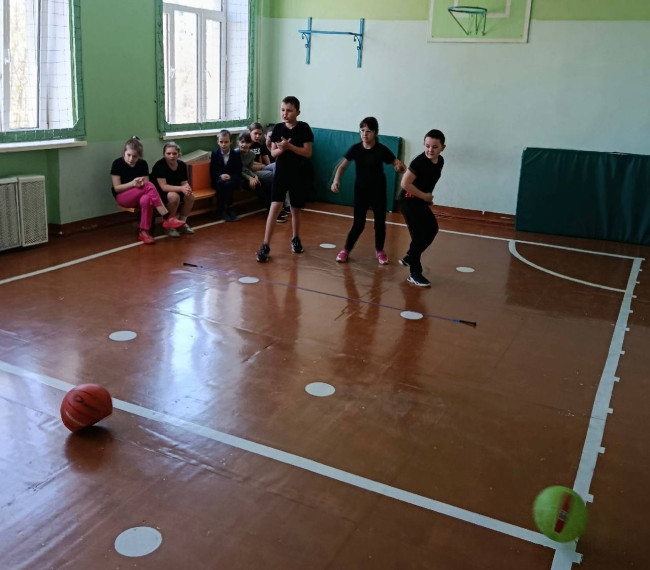 Пятый день недели "Почемучек": Спортивно-военно-патриотическая игра.